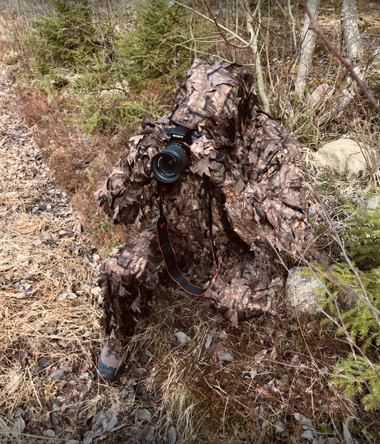 Photographer wearing a Titan 3D Realtree Timber leafy suit outdoors