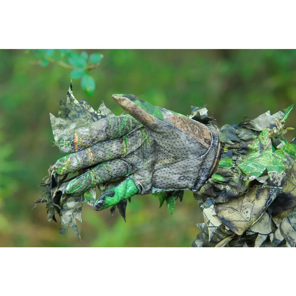 Titan 3D leaf pattern gloves, lightweight protective gloves for outdoor or work use, with a snug fit and textured grip.